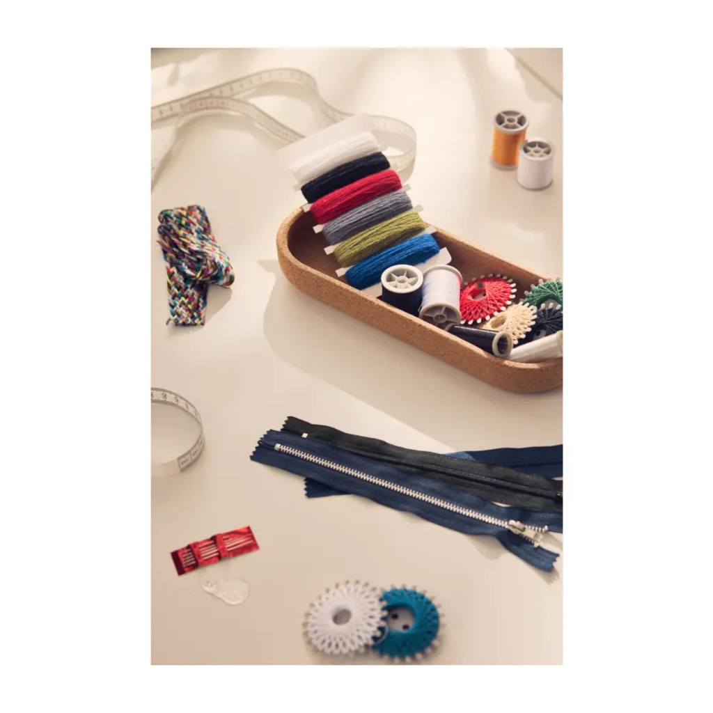 Sewing Thread & Haberdashery Set - 29 Pieces