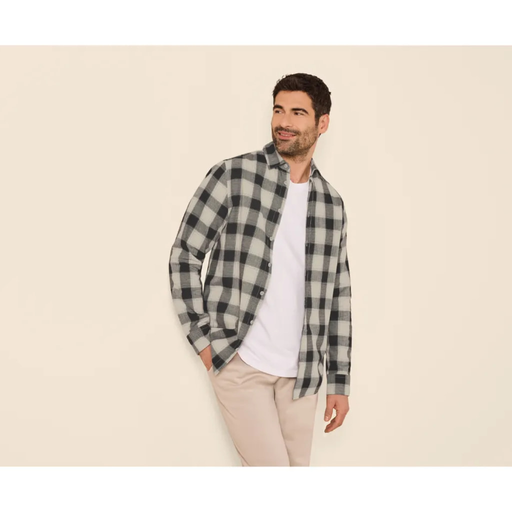 Men’s Black and White Flannel Shirt