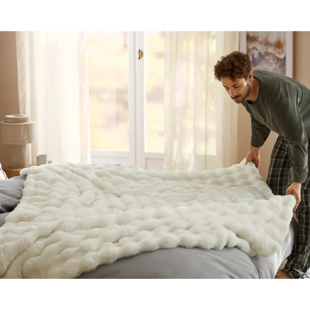 Cream-Coloured Premium Faux Fur Blanket